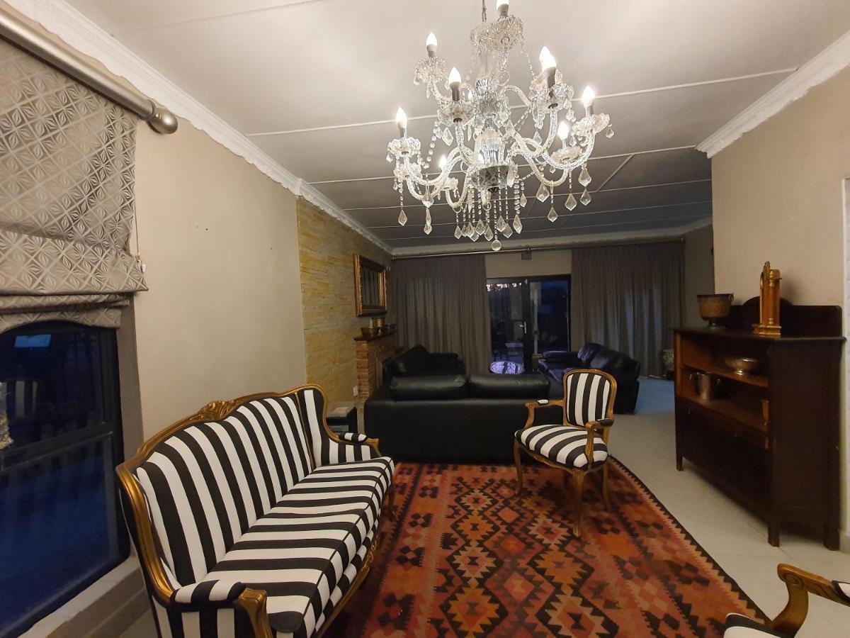 Le Grant Guesthhouse Aparthotel Kroonstad Kültér fotó