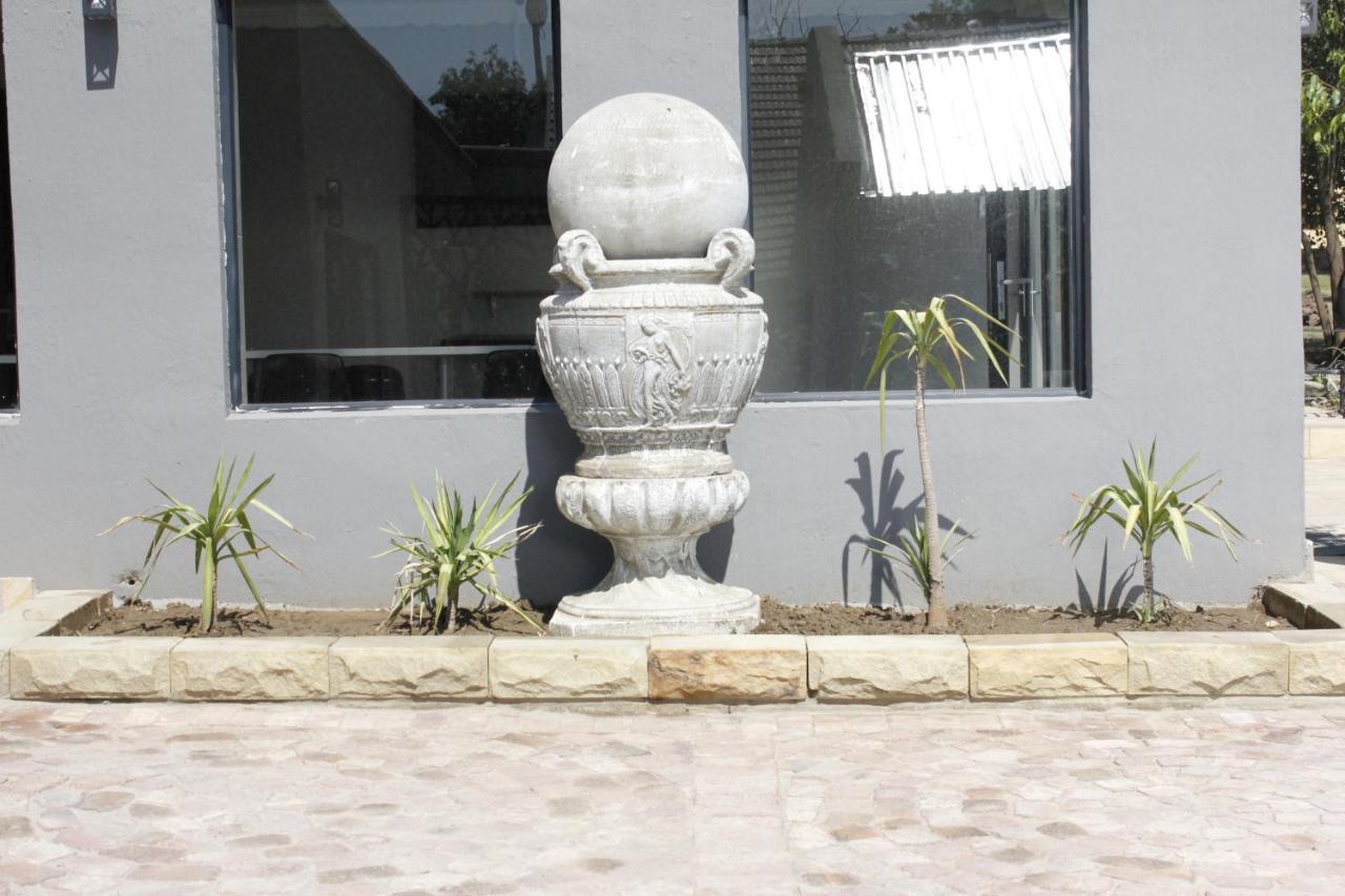 Le Grant Guesthhouse Aparthotel Kroonstad Kültér fotó